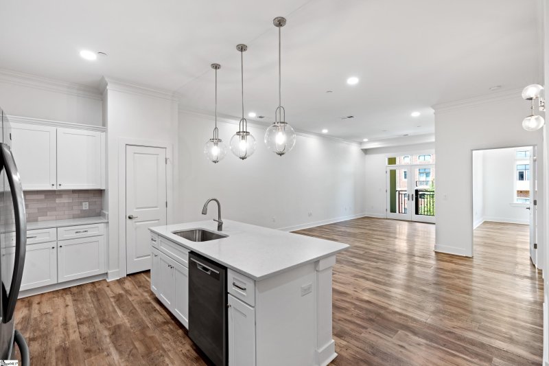 Property image 4 at 98 E McBee Avenue, Greenville, SC 29601