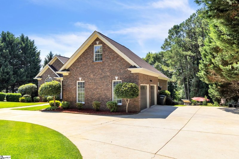 Property image 2 at 6 Lanshore Court, Taylors, SC 29687-5953