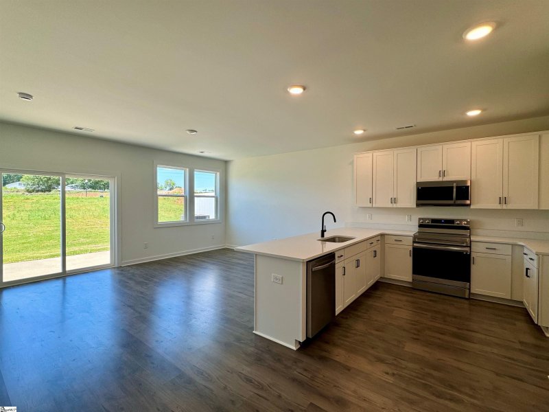 Property image 3 at 1231 Westgate Village Drive, Spartanburg, SC 29301