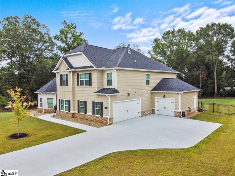 Property image 2 of 205 Sun Valley Court in The Estates at Trollingwood, Pelzer, SC 29669