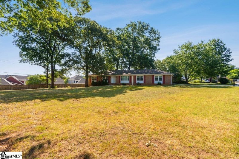 Property image 2 at 1 S Del Norte Road, Greenville, SC 29615