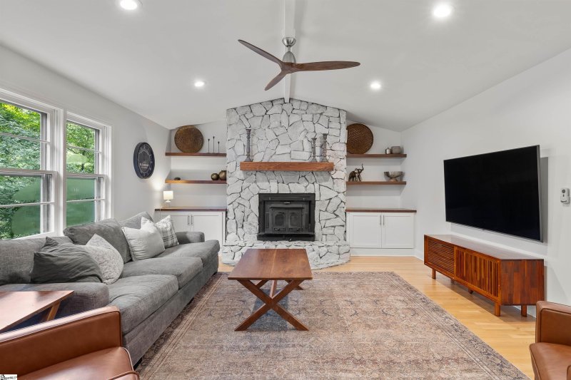 Property image 2 at 48 Kirkwood Lane, Greenville, SC 29607