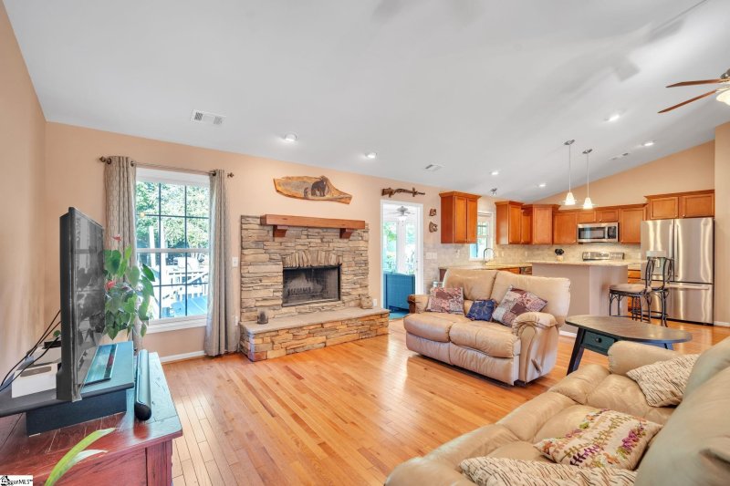 Property image 2 at 120 Hallmark Circle, Easley, SC 29640-9696