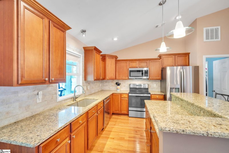 Property image 3 at 120 Hallmark Circle, Easley, SC 29640-9696