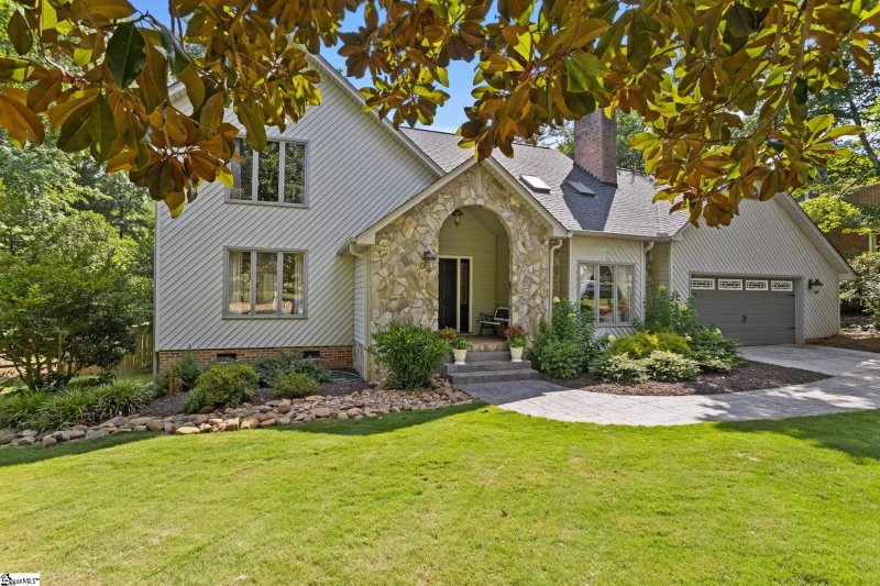 Property image 2 at 5 Bernwood Drive, Taylors, SC 29687