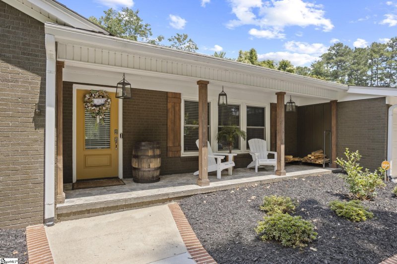 Property image 2 at 302 N B Street, Easley, SC 29640