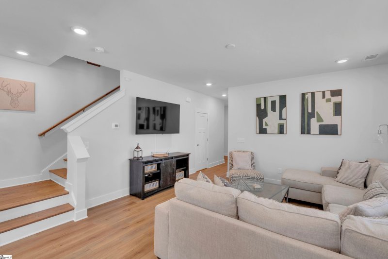 Property image 3 at 68 Mardale Lane, Greenville, SC 29609