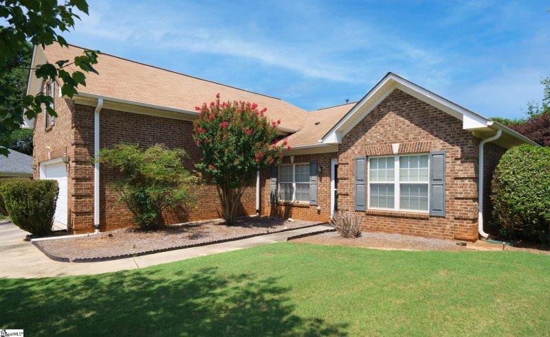 Property image 2 at 820 Palomino Court, Simpsonville, SC 29681