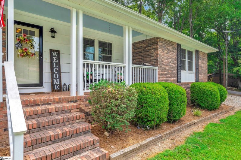 Property image 4 at 223 Meadow Lane, Easley, SC 29642