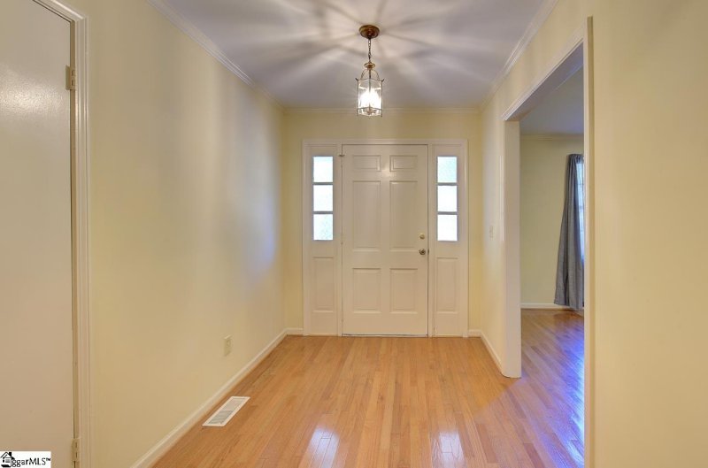 Property image 5 at 8 Meredith Lane, Greenville, SC 29607