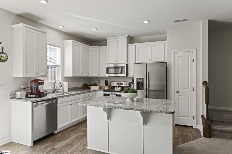 Property image 3 at 111 Lilywood Court, Simpsonville, SC 29681