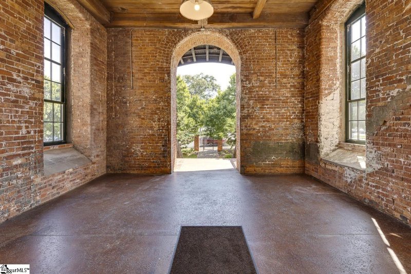 Property image 2 at 400 Mills Avenue, Greenville, SC 29605