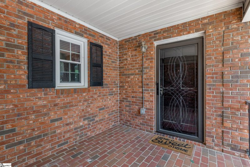 Property image 2 at 20 Somersett Drive, Spartanburg, SC 29301