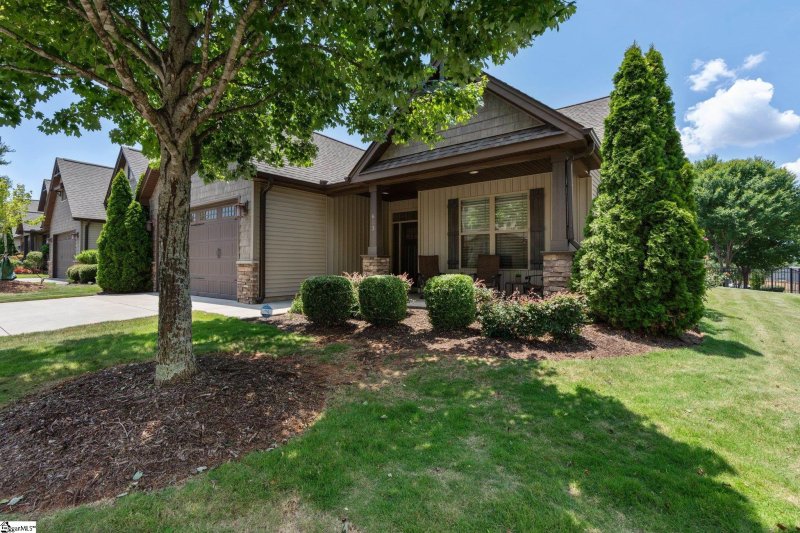 Property image 2 of 613 Castlestone Drive in Greystone Cottages, Greer, SC 29650