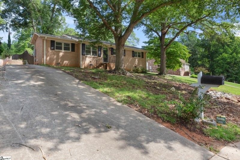 Property image 2 at 204 Capewood Drive, Simpsonville, SC 29680