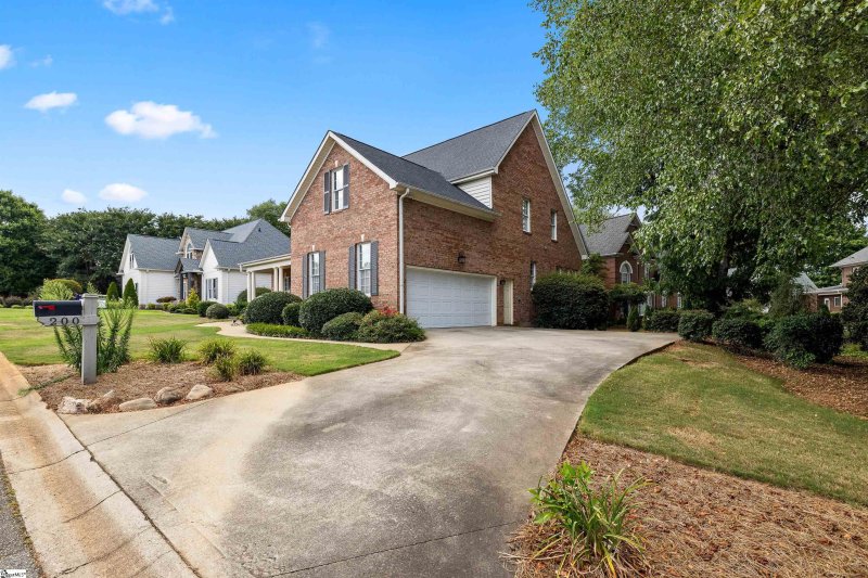 Property image 3 at 200 Ladykirk Lane, Greer, SC 29650