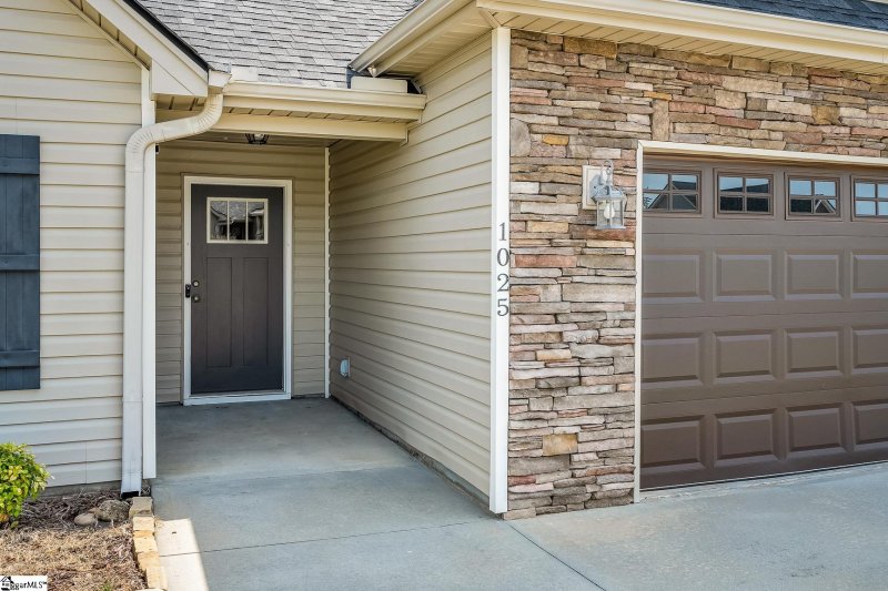 Property image 3 at 1025 Stoneham Circle, Anderson, SC 29626