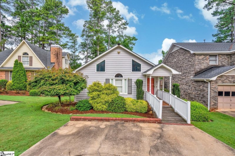 Property image 2 at 8 Twining Terrace, Spartanburg, SC 29307