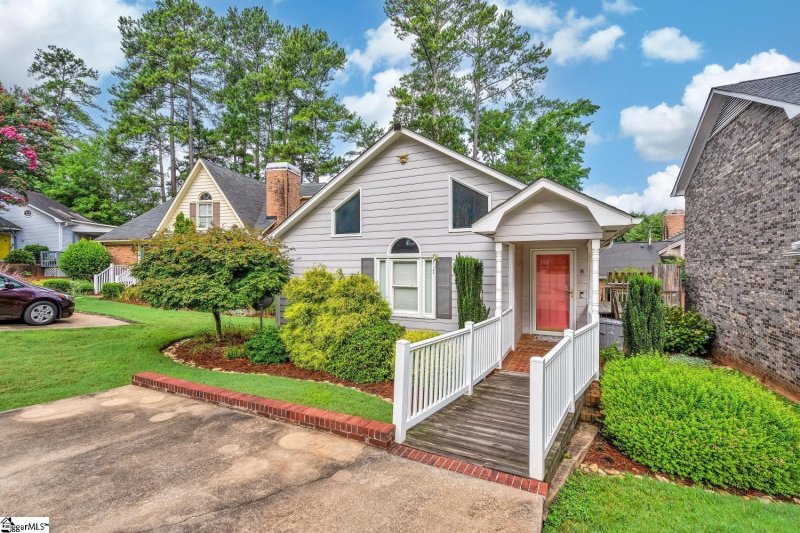 Property image 3 at 8 Twining Terrace, Spartanburg, SC 29307