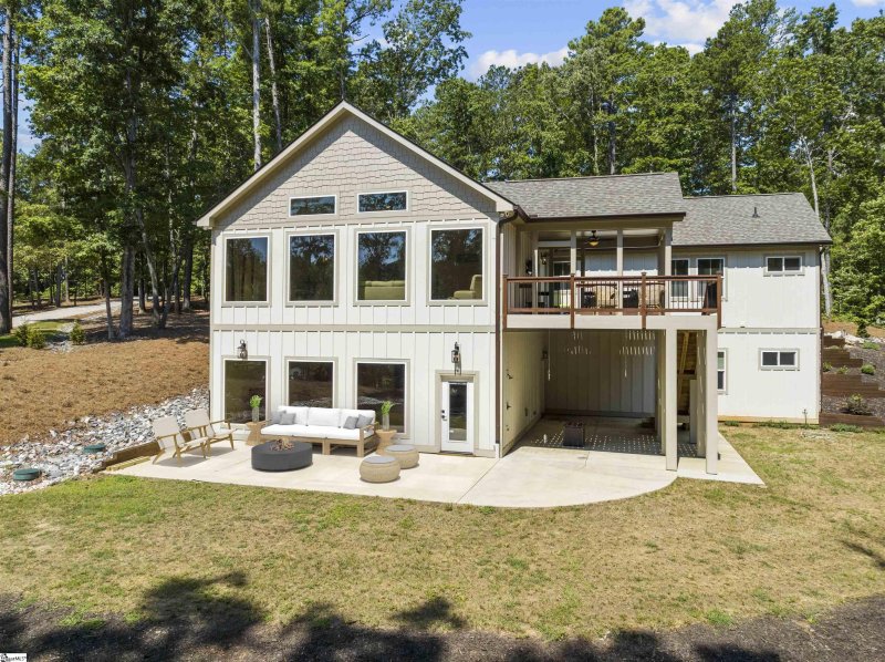 102 N Wynward Pointe Drive