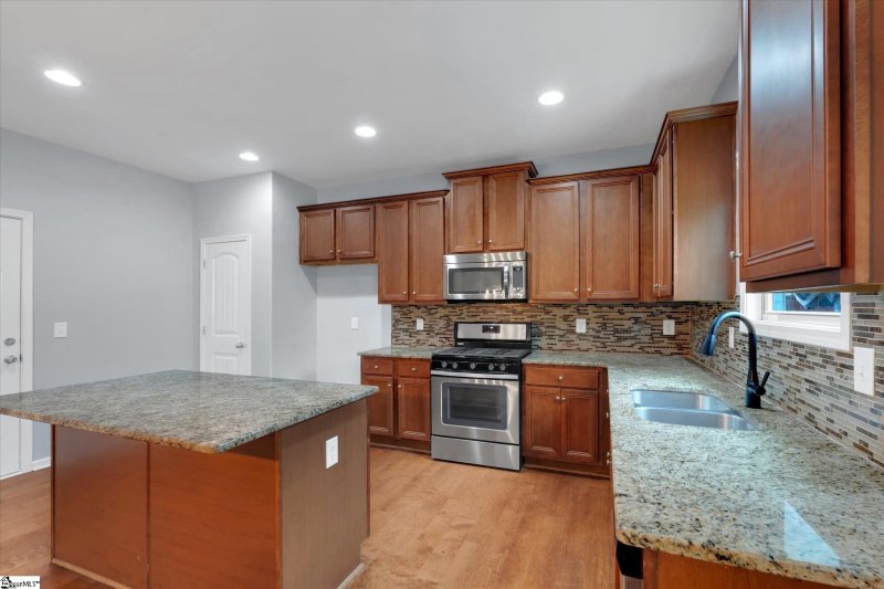 Property image 4 at 604 Jones Peak Drive, Simpsonville, SC 29681