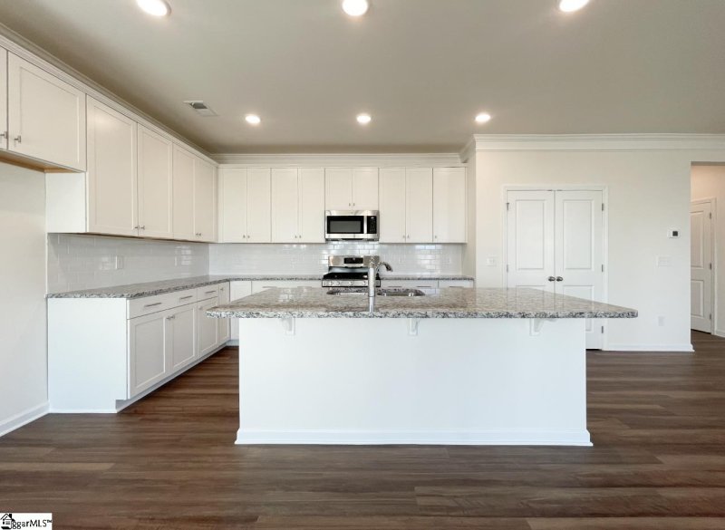 Property image 4 at 405 Metz Drive, Greenville, SC 29611