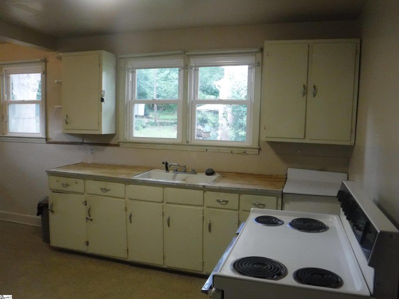 Property image 3 at 248 Charlesworth Avenue, Spartanburg, SC 29306