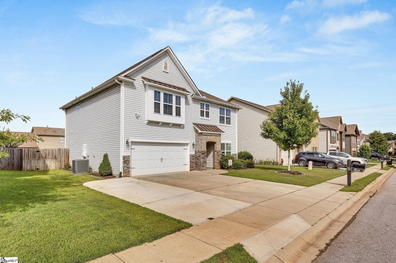 Property image 2 at 12 Chadmore Street, Simpsonville, SC 29680