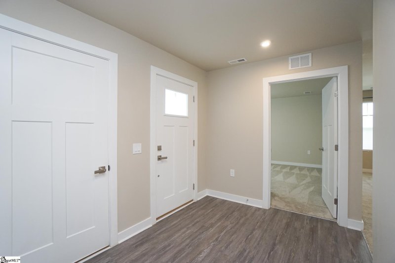 Property image 4 at 404 Vernonburg Court, Piedmont, SC 29673