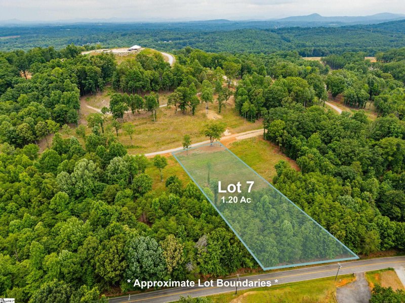 Property image 2 of 411 Longview Carolina Drive in Longview Carolina, Easley, SC 29640