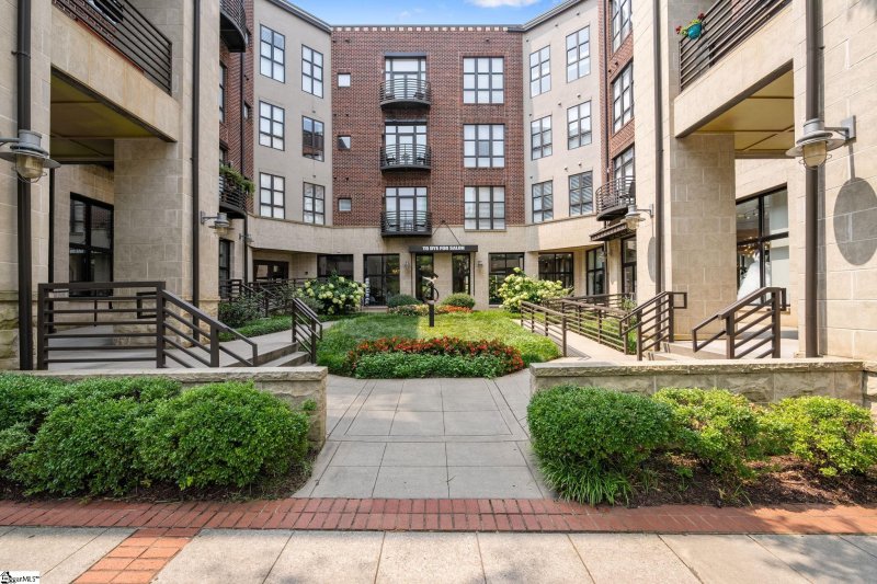 Property image 2 at 224 S Laurens Street, Greenville, SC 29601