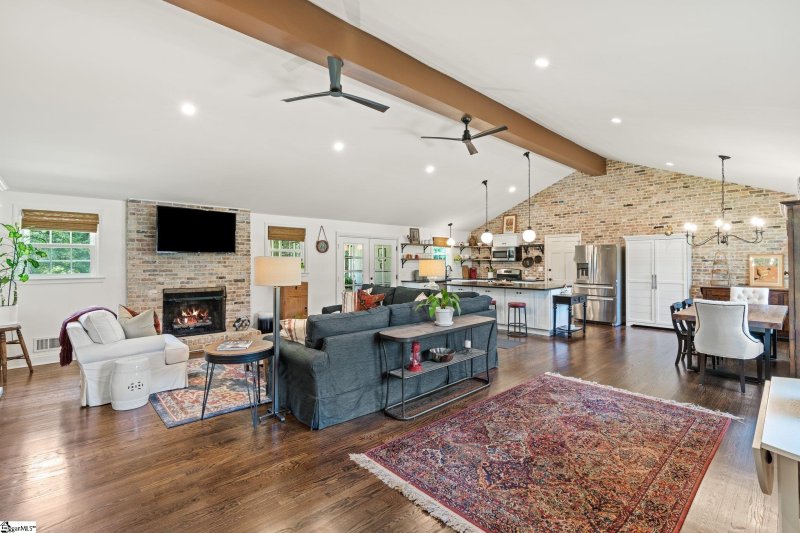 Property image 3 at 310 Rollingreen Road, Greenville, SC 29615