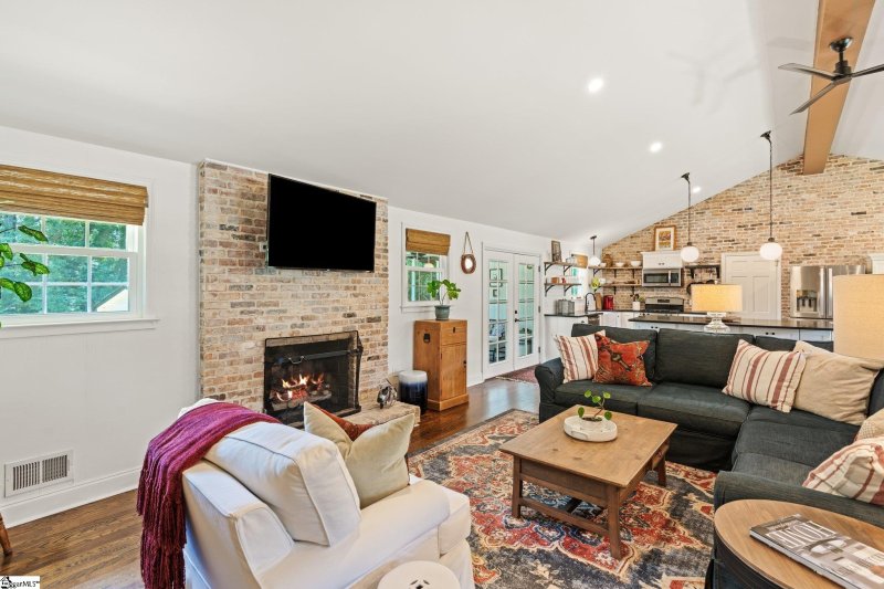 Property image 4 at 310 Rollingreen Road, Greenville, SC 29615