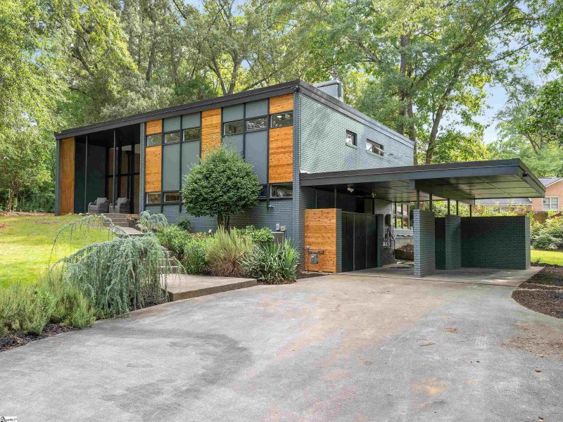 Property image 2 of 305 Botany Road in Botany Woods, Greenville, SC 29615