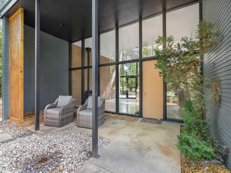 Property image 3 of 305 Botany Road in Botany Woods, Greenville, SC 29615