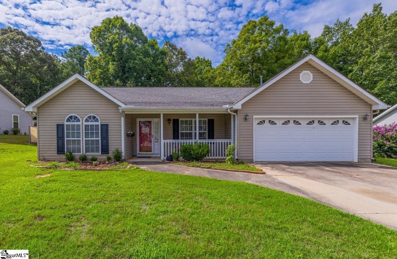 Property image 2 at 607 Very Fine Drive, Fountain Inn, SC 29644