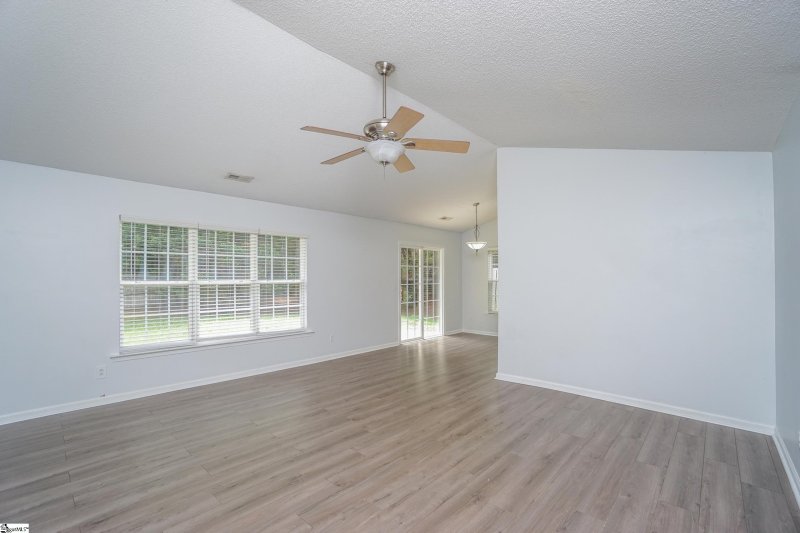 Property image 3 at 2 Acacia Drive, Simpsonville, SC 29681