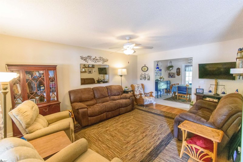 Property image 2 at 10 Bass Way, Taylors, SC 29687