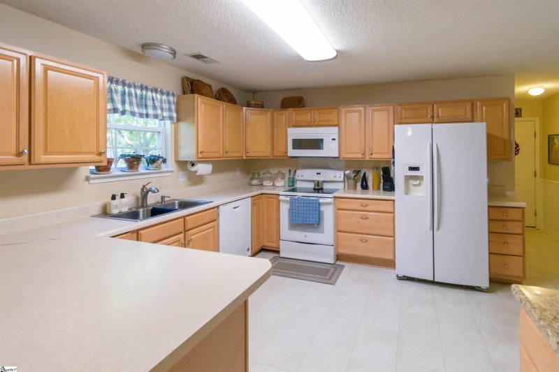 Property image 5 at 10 Bass Way, Taylors, SC 29687