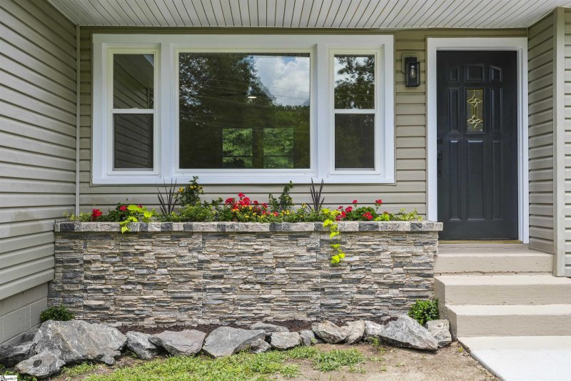 Property image 2 at 11 Sharon Drive, Greenville, SC 29607