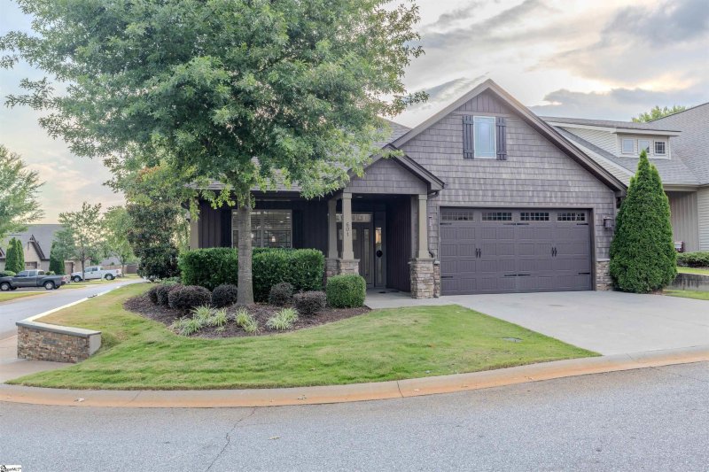 Property image 2 of 601 Castlestone Drive in Greystone Cottages, Greer, SC 29650