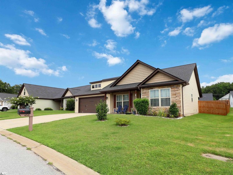 Property image 2 at 458 Peaksview Drive, Simpsonville, SC 29681