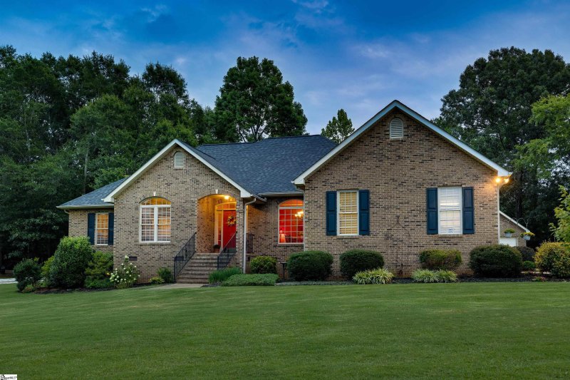 Property image 2 at 105 Woods Way, Anderson, SC 29625