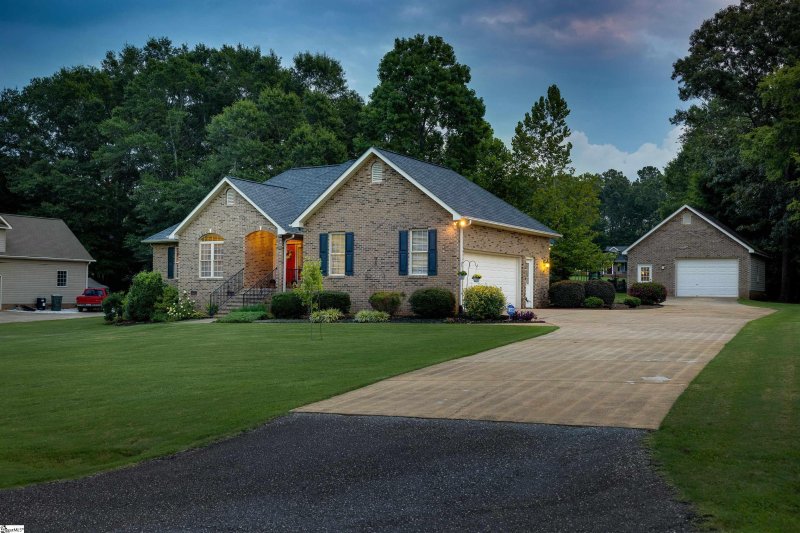 Property image 4 at 105 Woods Way, Anderson, SC 29625