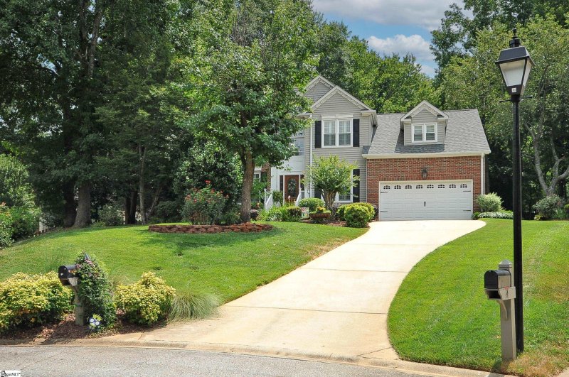 18 Featherwood Court