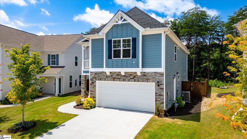 Property image 2 at 38 Tyrian Drive, Greenville, SC 29607