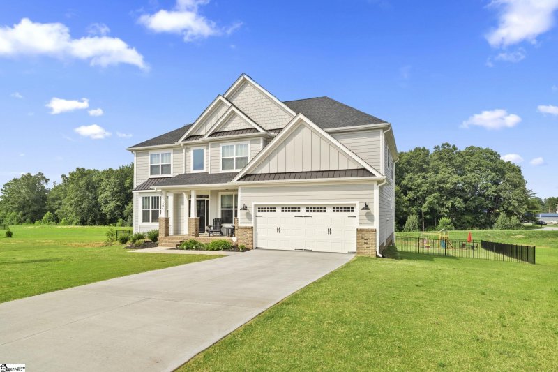 Property image 2 at 204 Montview Circle, Greenville, SC 29617