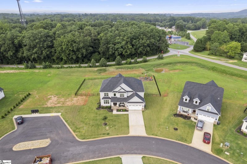 Property image 3 at 204 Montview Circle, Greenville, SC 29617