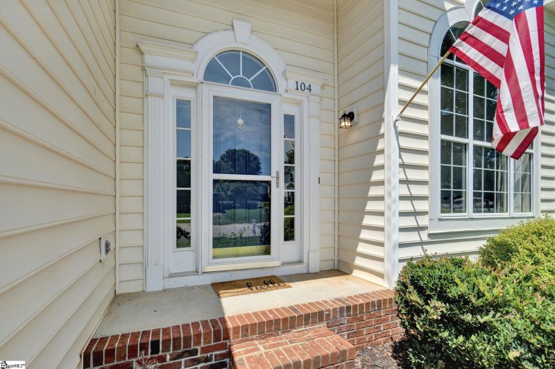 Property image 3 at 104 Crossvine Way, Simpsonville, SC 29680