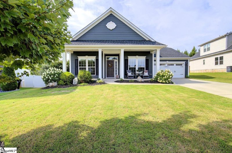 Property image 2 at 12 Mohegan Way, Greenville, SC 29607